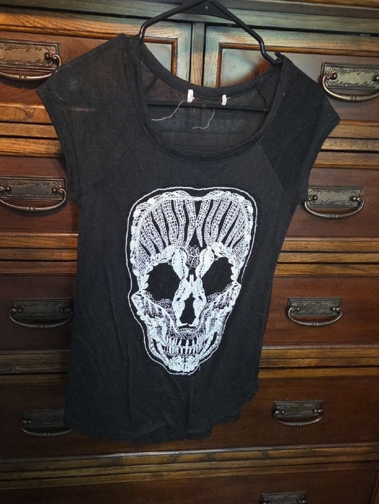 Tops - Black Women's Skull Graphic Tee